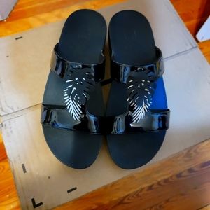 Plam Flipflops by FITFLOP size 10.5 in women for very Wide feet.